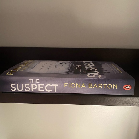 The Suspect by Fiona Barton - Picture 3 of 4